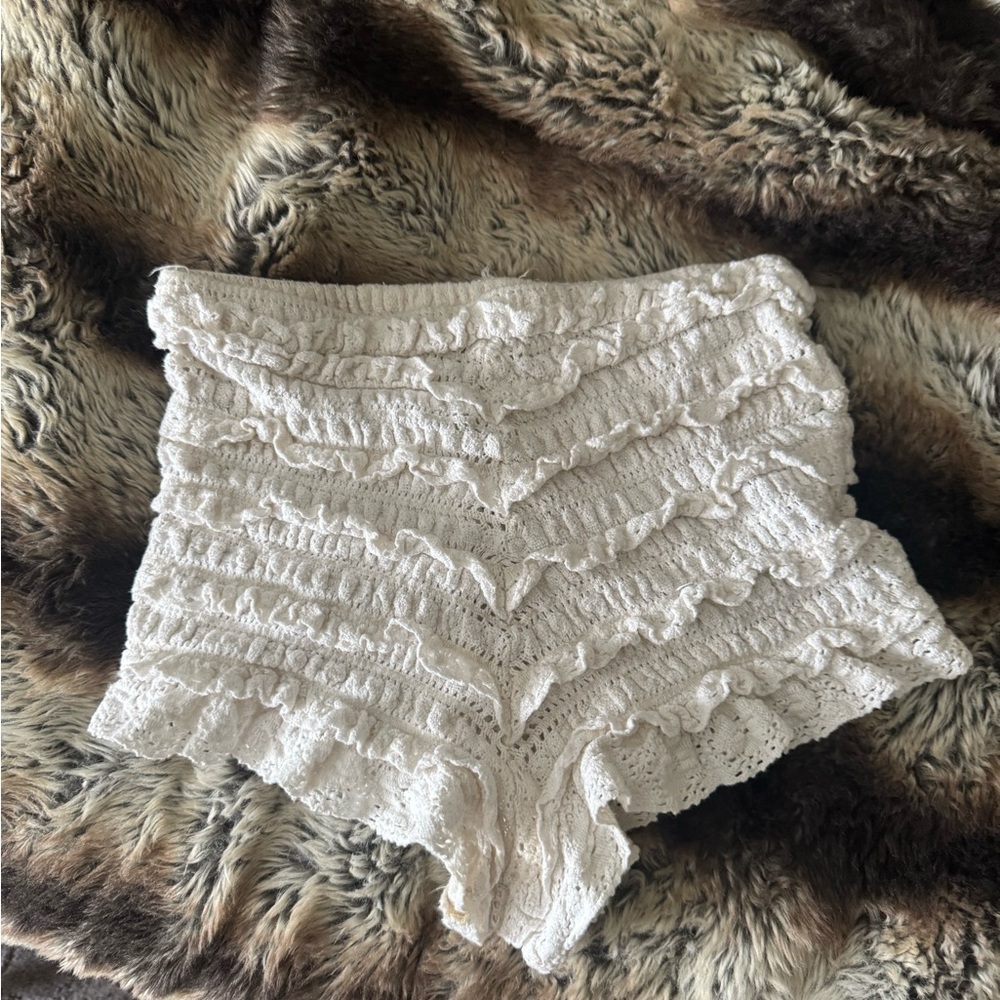 Zara White Lace Ruffle Shorts